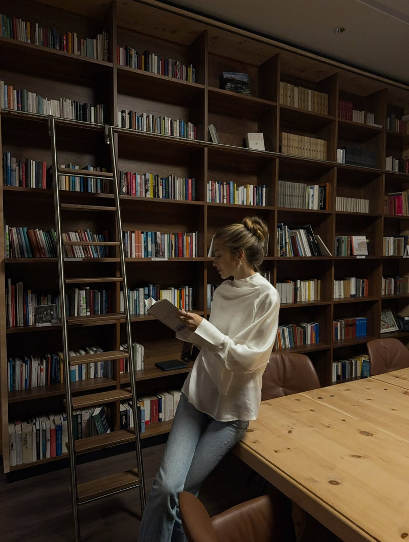 @zoepastelle in Isis Cape Blouse. Zoe wears S. 