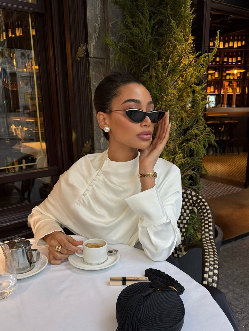 @sandra_ezenvain in Isis Cape Blouse 